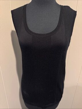 annette goertz black rib  solid subtle blocking scoop neck sleeveless sweater. X